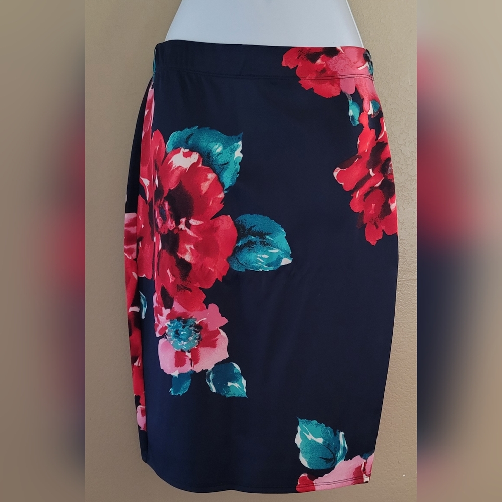 Navy floral pencil skirt Medium